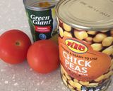 A picture of step 1 of Fresh Chickpea Salad.