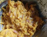 कुरकुरीत कांदा भजी (Kanda Bhajji Recipe In Marathi) रेसिपी स्टेप 1 फोटो