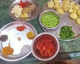 ढाबा स्टाइल आलू दम मटर वाली (dhaba style aloo dum matar wali recipe in Hindi) रेसिपी चरण 1 फोटो