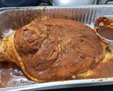 Foto del paso 5 de la receta: Sazonar pierna de cerdo