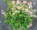 Foto langkah ke 2 dari resep Tauco Kangkung Udang Spesial.