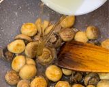 Foto langkah ke 6 dari resep Buttery Garlic Mushrooms.