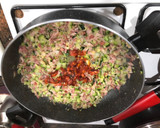 Foto del paso 3 de la receta: Tostada de calabacín bacon y choricito de mi pueblo