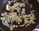 Une image de l'étape 2 de Pains pitas au poivron rouge tomates jambon et mozzarella.