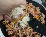 Foto del paso 6 de la receta: Relleno para empanadas de carne con ingrediente sorpresa
