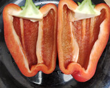Foto del paso 1 de la receta: Pimiento rojo relleno asado "freidora de aire"