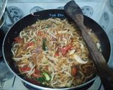 Foto langkah ke 7 dari resep Mie Kuah Pedas DaTo (Daging & Toge).