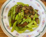 รูปขั้นตอนการทำที่ 3 ของ ผัดพริกหยวกใส่หมูสามชั้นเจ