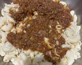 Foto langkah ke 1 dari resep Bolognese Macaroni Cheese.