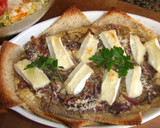Foto del paso 5 de la receta: Pastel de setas con queso brie y cebolla morada