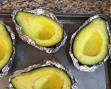 Foto langkah ke 2 dari resep Baked Avocado.