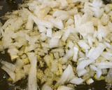 Foto del paso 1 de la receta: Revuelto de gambas y champiñones