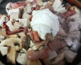 Foto del paso 3 de la receta: Tallarines con tocino, champiñones, pollo y crema
