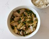 A picture of step 7 of Steamed Chicken with Ginger Scallion Oil.