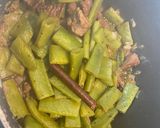 A picture of step 4 of Lebanese green beans stew.