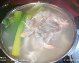 Foto del paso 1 de la receta: Arroz con manitas de conejo, cigalas, sepia y langostinos
