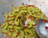 Foto langkah ke 5 dari resep #69 Tumis Pare Telor Pedas.