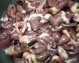 Foto langkah ke 1 dari resep Tumis Kecap Jantung Ayam.