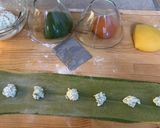 Foto del passaggio 3 della ricetta Ravioli colorati, ricotta e prezzemolo saltati burro e salvia, e tagliatelle tricolore al pomodoro
