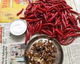 A picture of step 1 of Ripened red chillies chutney.