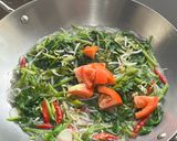 Foto langkah ke 3 dari resep Tumis Kangkung Tauge.