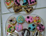 Foto langkah ke 7 dari resep Cemilan Donat Mini Cookies Variasi.