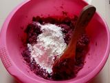Kue bola ubi ungu krispi