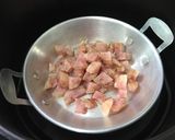 รูปขั้นตอนการทำที่ 2 ของ ข้าวผัดหมูแดง