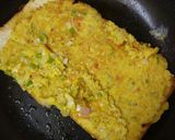 A picture of step 4 of Street Style Bread Omelette.