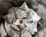 டிராகன் ஃப்ரூட் மில்க் ஷேக்(dragon fruit milkshake recipe in tamil) ரெசிபி ஸ்டேப் 1 புகைப்படம்
