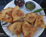 सूजी के स्वादिष्ट समोसे (Suji ke swadisht samose recipe in hindi) रेसिपी चरण 5 फोटो