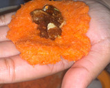குல்கந்த் தேங்காய் லட்டு ரெசிபி ஸ்டேப் 3 புகைப்படம்