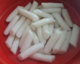 Hình bước làm 1 của món Bánh gạo cay Tteokbokki Hàn Quốc