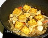 A picture of step 5 of Onion and King Oyster Mushroom Braised Tofu.