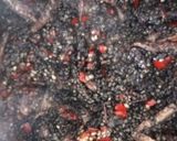 Foto del paso 7 de la receta Arroz negro a la paella con calamares de potera, gambones y alioli de dos ajos
