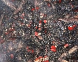 Foto del paso 7 de la receta: Arroz negro a la paella con calamares de potera, gambones y alioli de dos ajos
