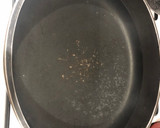 Foto del paso 1 de la receta: Lenguado a la plancha con guarnición de tomate espinacas y aderezo de VIDALIM