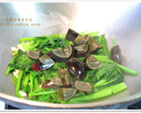 [皮蛋炒菠菜]簡單快速家常菜的食譜步驟2照片