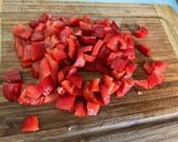 Une image de l'étape 7 de Aubergine et poivron aux tomates confites, coriandre et épices.