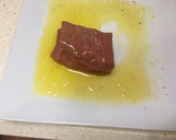 Foto del paso 2 de la receta: Tataki de ternera con puré de batata y aliño de tomate seco y albahaca