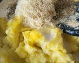 Foto langkah ke 2 dari resep Mashed potato cheese.