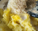 Foto langkah ke 2 dari resep Mashed potato cheese.
