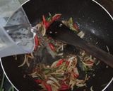 Foto langkah ke 6 dari resep Tumis ayam fillet crispy.