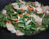 Foto langkah ke 4 dari resep 68. Tumis Buncis Baso Salmon.