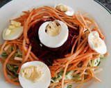Foto del paso 5 de la receta: Ensalada de calabacín, zanahoria, plátano frito y más