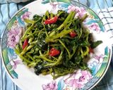 Foto langkah ke 3 dari resep 45. Tumis Kangkung Sederhana.