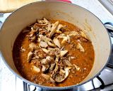 Foto del paso 8 de la receta Guiso catalán de ternera y setas (estofat de bou)