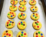 Hình bước làm 4 của món Bánh cookie cho bé siêu dễ thương🍪🍪 Betty Crocker Rainbow Chip With M&m Cookie Mix - 495g
