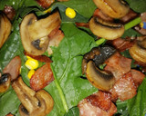 Foto del paso 4 de la receta: Ensalada de espinacas con tocino