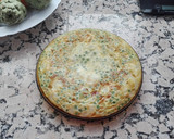 Foto del paso 5 de la receta: Tortilla de bacalao, patatas y guisantes